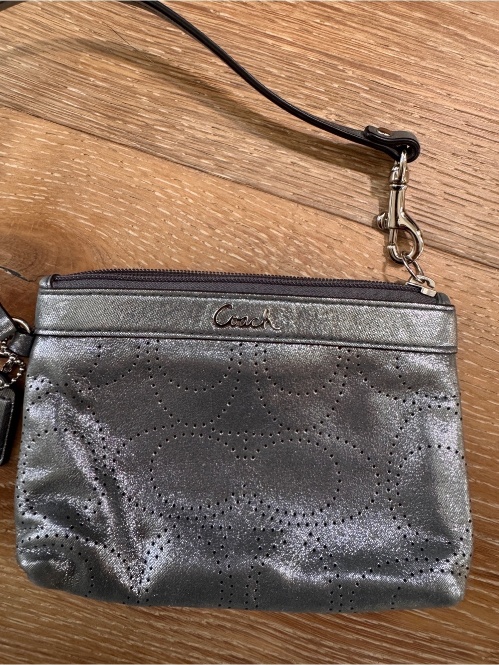 Coach Vintage Metallic Silver Wristlet Clutch - Picture 4 of 8